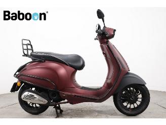 krockskadad bil bromfiets Vespa  Sprint 25KM 2016/4