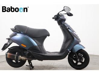 skadebil bromfiets Piaggio  Zip 45KM 2020/8