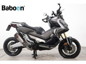 krockskadad bil caravan Honda X-ADV 2018/6