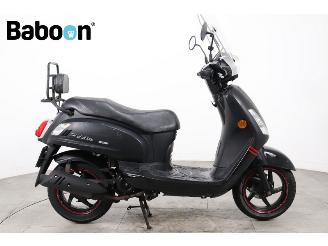 Vaurioauto  scooters Sym Fiddle II 25KM 2020/9