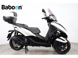 Piaggio MP3 300 Yourban S picture 1
