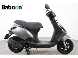 dañado ciclomotor Piaggio  Zip 45KM 2018/8