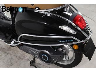Vespa  Primavera Elettrica 45KM picture 16