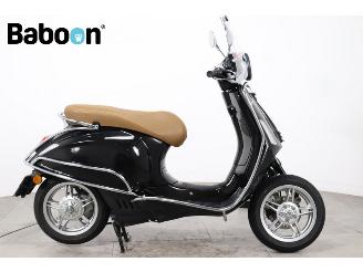 Vespa  Primavera Elettrica 45KM picture 1