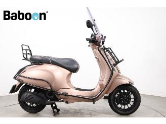 krockskadad bil bromfiets Vespa Sprint 45KM  2017/11