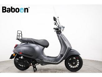 skadebil bromfiets Vespa Sprint 45KM  2018/8