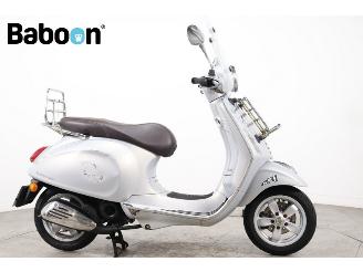 krockskadad bil bromfiets Vespa  Primavera 25KM 2015/7
