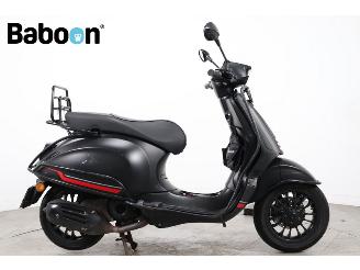skadebil bromfiets Vespa  Sprint 25KM 2021/11
