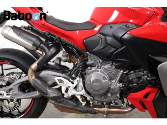 Ducati Streetfighter V2 S picture 15