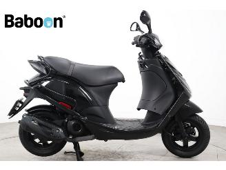 skadebil bromfiets Piaggio  Zip 45KM 2022/8