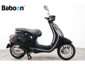 krockskadad bil bromfiets Vespa Sprint 45KM  2016/5