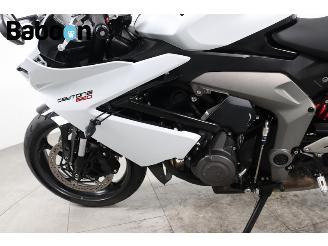 Triumph Daytona 660 picture 13