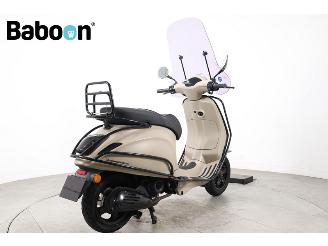 Vespa  Primavera 25KM picture 7