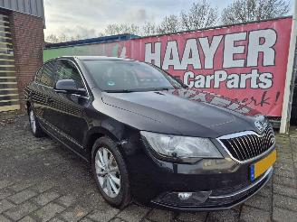 Coche accidentado Skoda Superb 1.6 tdi ambiation business 2015/1