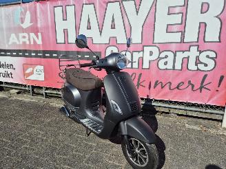 skadebil bromfiets GTS  toscana pure snorscooter 2020/8