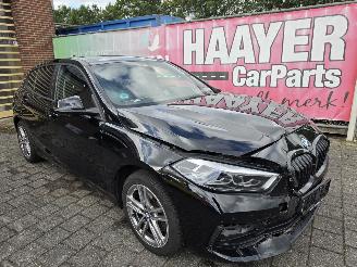 Coche accidentado BMW 1-serie 118i Business Edition 2022/4
