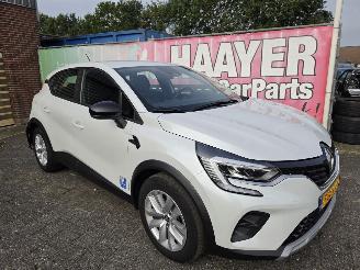 Damaged car Renault Captur 1.6e-Tech full hybrid 145 evolution 2023/7