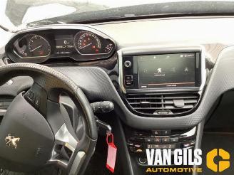 Peugeot 2008 2008 (CU), MPV, 2013 / 2019 1.2 12V e-THP PureTech 110 picture 21