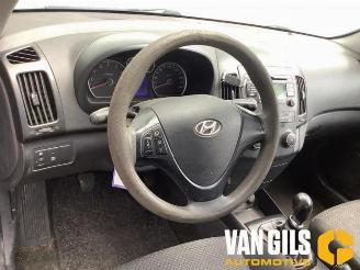 Hyundai I-30 i30 Crosswagon (WWH), Combi, 2007 / 2012 1.4 CVVT 16V picture 14