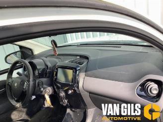 Peugeot 108 108, Hatchback, 2014 1.0 12V VVT-i picture 12