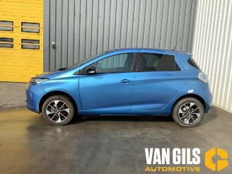 Vaurioauto  passenger cars Renault Zoé  2023