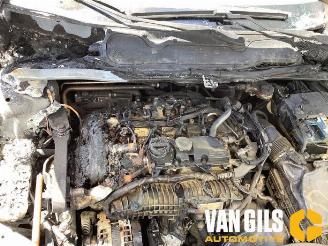 Volvo V-40 V40 (MV), Hatchback 5-drs, 2012 / 2019 1.5 T3 16V Geartronic picture 14