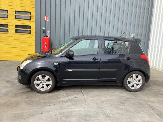 krockskadad bil auto Suzuki Swift 1.3 VVT 16V Hatchback  Benzine 2007/10