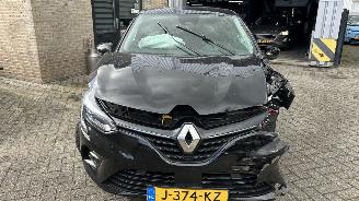 Vaurioauto  passenger cars Renault Clio 1.0 TCe Intense 2020/8