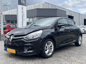 krockskadad bil auto Renault Clio 0.9 TCe Limited 2016/11