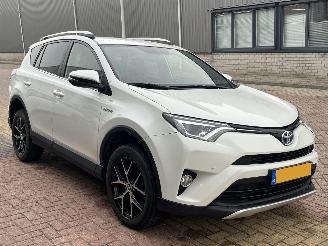 škoda osobní automobily Toyota Rav-4 2.5 Hybrid Style 2016/4