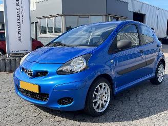 Vaurioauto  passenger cars Toyota Aygo 1.0-12V Access 2010/5