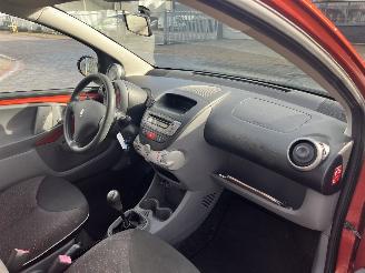 Peugeot 107 1.0-12V Urban Move picture 12