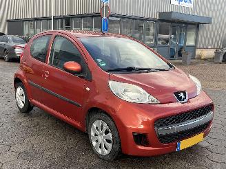 Peugeot 107 1.0-12V Urban Move picture 3