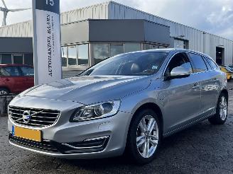 damaged passenger cars Volvo V-60 2.4 D6 AWD Plug-In Hybrid Summum 2013/1