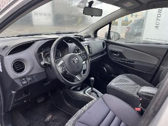 Toyota Yaris 1.5 Hybrid Trend Bi-Tone picture 15