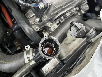 Toyota Yaris 1.5 Hybrid Trend Bi-Tone picture 8