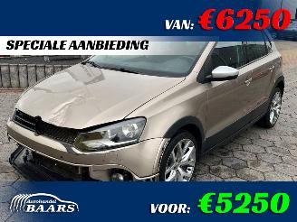 krockskadad bil auto Volkswagen Polo 1.2 TSI Cross 2017/1
