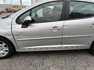 Peugeot 207 1.4 VTi Urban Move picture 5