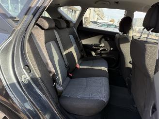 Kia Cee d Sporty Wagon 1.4 CVVT Navigator Plus Pack picture 14