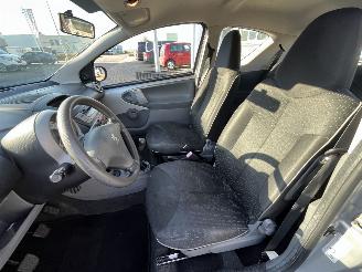 Peugeot 107 1.0-12V Urban Move picture 16