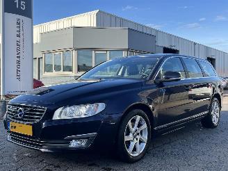 Vaurioauto  passenger cars Volvo V-70 2.0 D4 Inscription Edition 2015/12