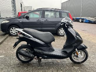 Piaggio  Fly picture 4