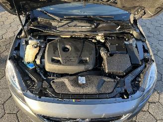 Volvo V-40 2.0 T2 R-Design picture 7