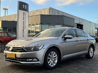 Schadeauto Volkswagen Passat 1.6 TDI Comfortline AUTOMAAT 2017/11