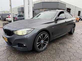 uszkodzony samochody osobowe BMW 3-serie 320i xDrive High Executive 2019/10
