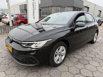 skadebil auto Volkswagen Golf 1.0 eTSI Life Business 2024/2