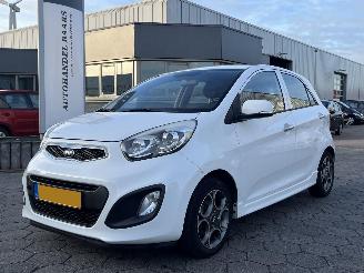 krockskadad bil auto Kia Picanto 1.0 CVVT Design Edition 2013/1