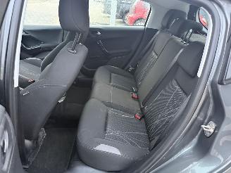 Peugeot 208 1.4 VTi Active picture 11