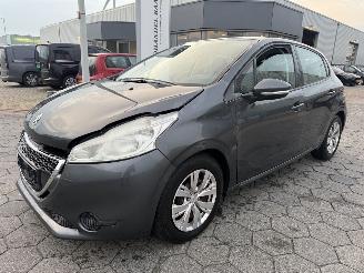 skadebil auto Peugeot 208 1.4 VTi Active 2015/6