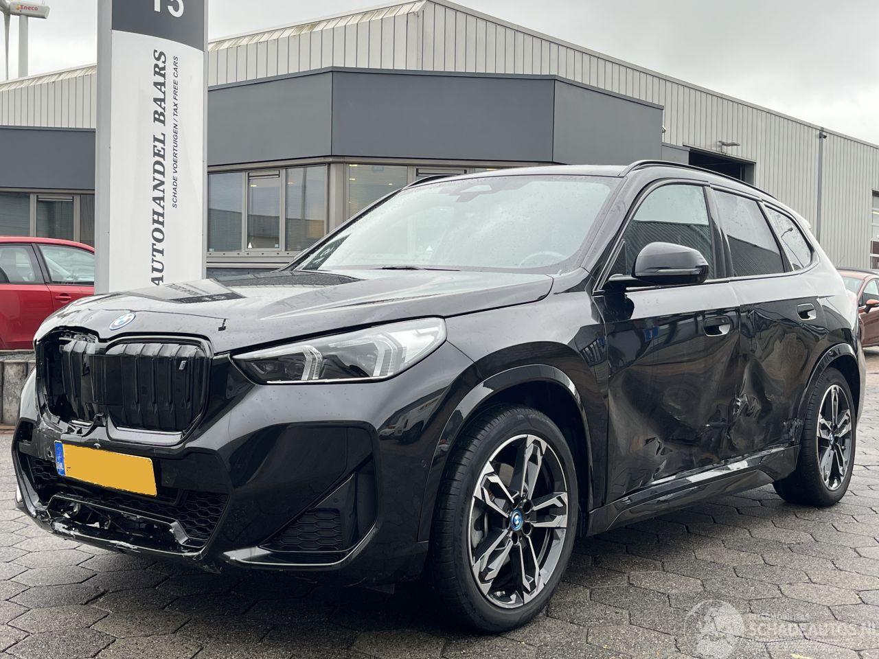 BMW iX1 xDrive30 67 kWh